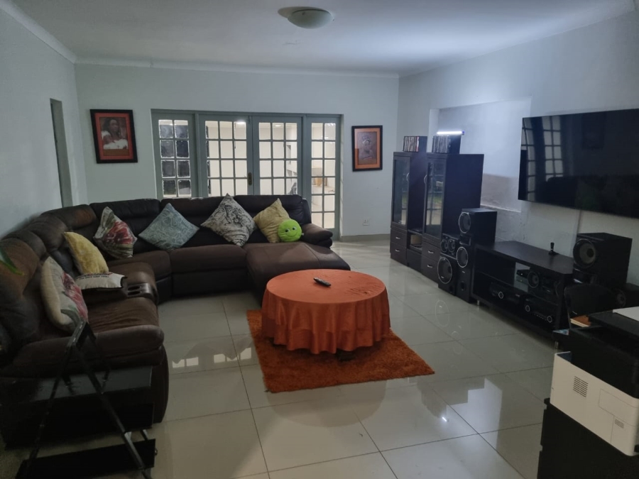 To Let 4 Bedroom Property for Rent in Beacon Bay Eastern Cape